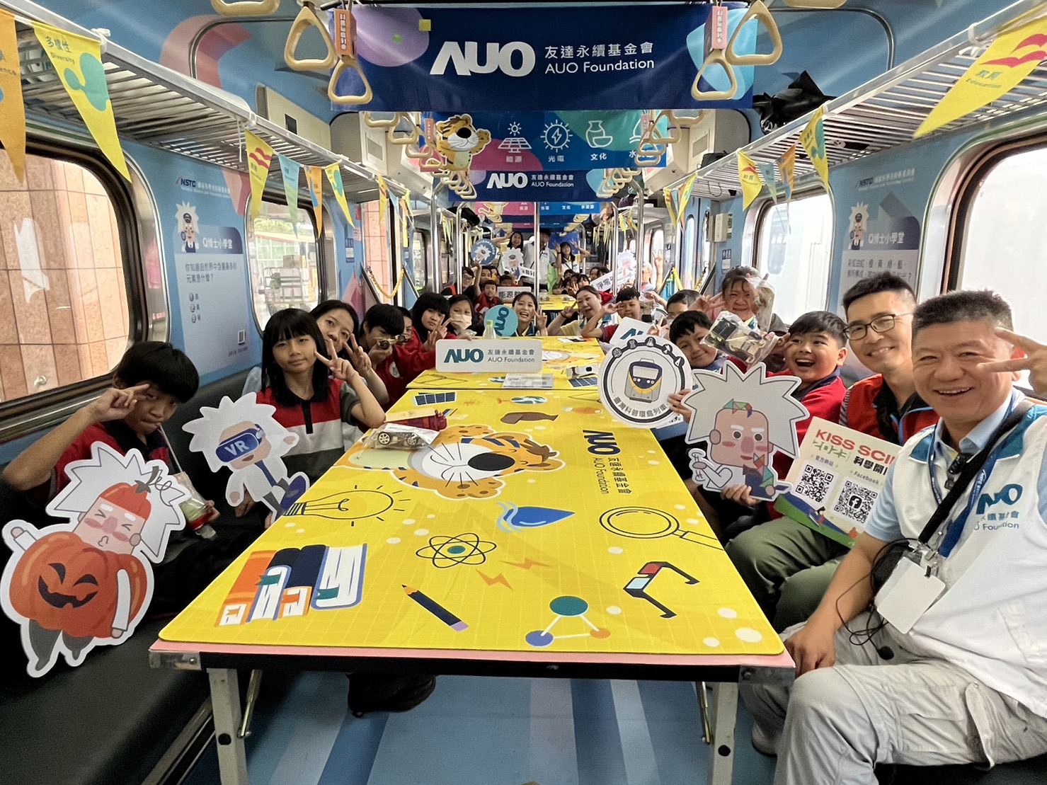 人生就是博永續基金會參與「臺灣科普環島列車」，設計基礎科學車廂課程，以「淨零碳排和永續能源」為主題，讓學生透過創意實驗認識淨零知識，以及思考生活中的減碳行為